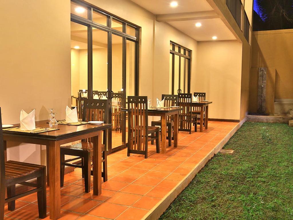 Lily'S Resort Habarana Exterior photo